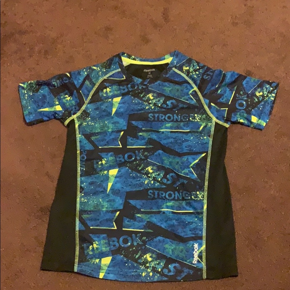 Reebok athletic shirt size medium